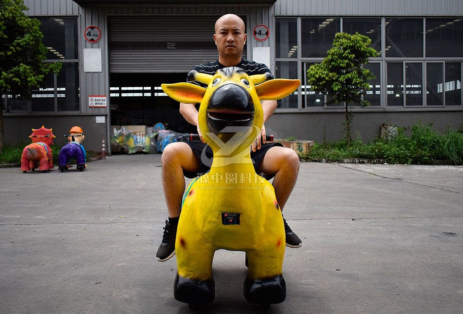 小鹿電動(dòng)車(chē)，小鹿童車(chē)，商場(chǎng)騎的小鹿